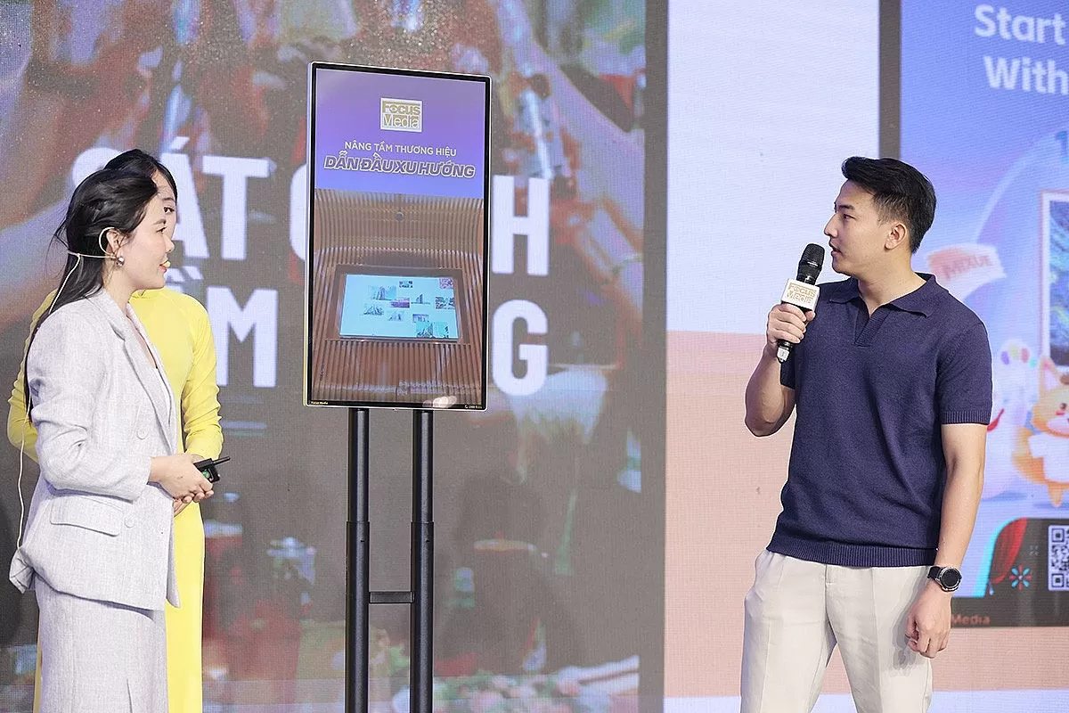 Khách hàng ấn tượng với sản phẩm màn hình mới của Focus Media Việt Nam tại sự kiện ra mắt Khách hàng ấn tượng với sản phẩm màn hình mới của Focus Media Việt Nam tại sự kiện ra mắt