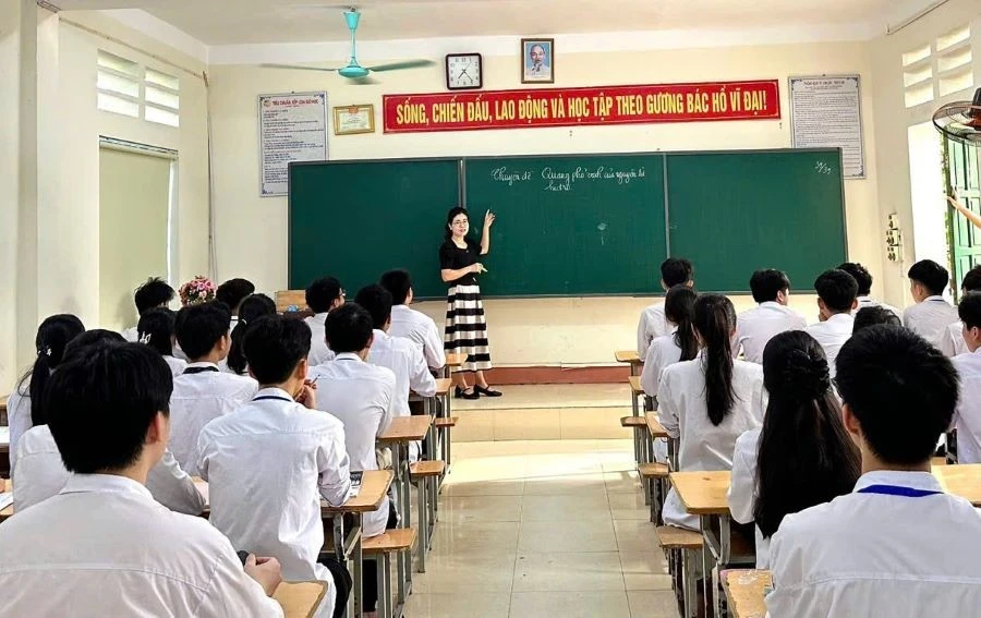 Giờ ôn tập môn Vật Lí của cô và trò Trường THPT Yển Khê.