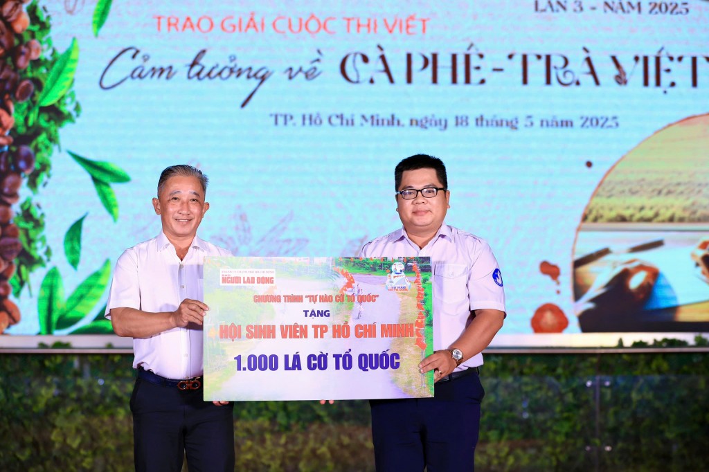 Trao giải cuộc thi viết