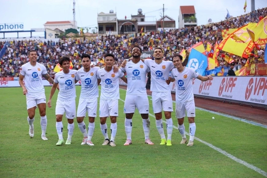 Thép Xanh Nam Định sáng cửa vô địch V-League.