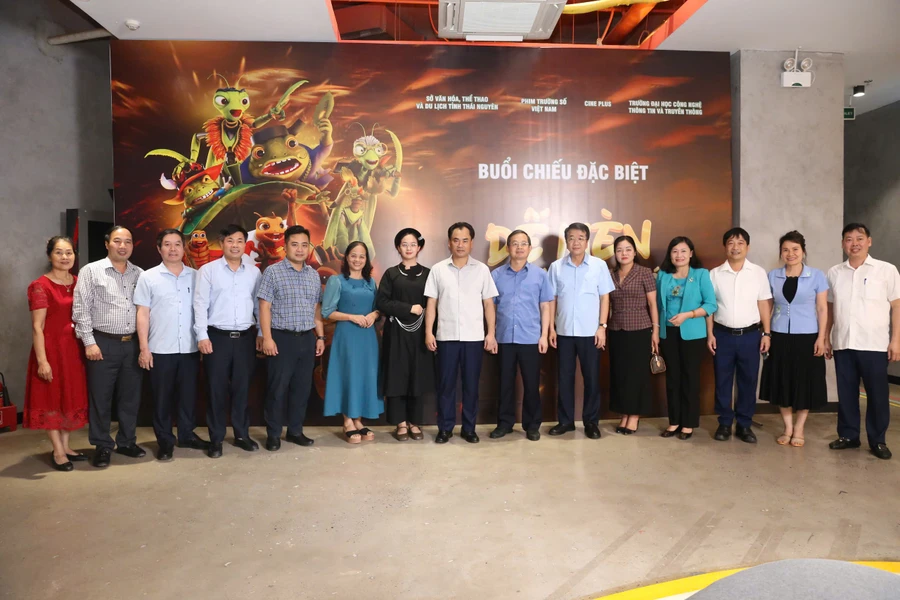Lãnh đạo tỉnh Thái Nguyên tham gia buổi chiếu đặc biệt phim