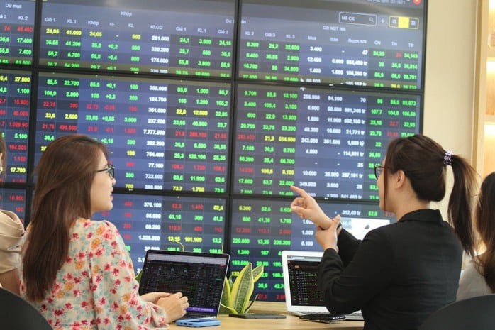 Triển vọng thị trường được đánh giá tiếp tục tích cực khi nhiều yếu tố rủi ro lớn đã chuyển sang trạng thái kiểm soát được.