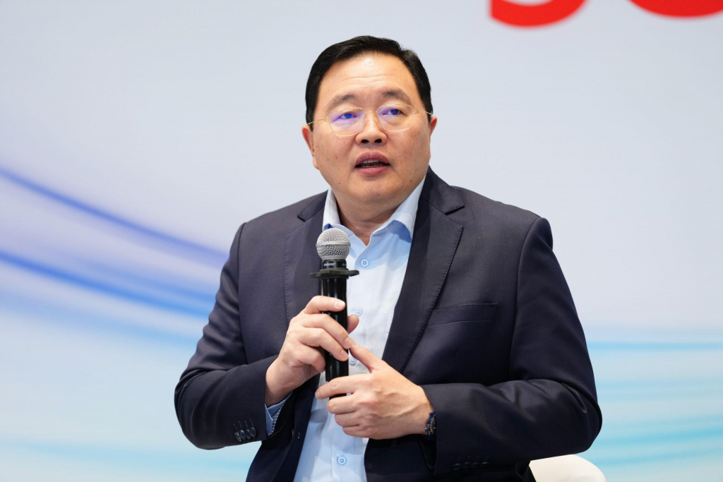 Ông Thammasak Sethaudom, Chủ tịch kiêm Giám đốc điều hành chia sẻ về tình hình khả quan của các mảng kinh doanh của SCG