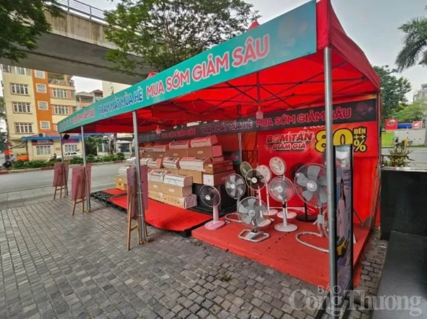 Thiết bị làm mát 'nóng rực' theo thời tiết Hà Nội Thiết bị làm mát 'nóng rực' theo thời tiết Hà Nội