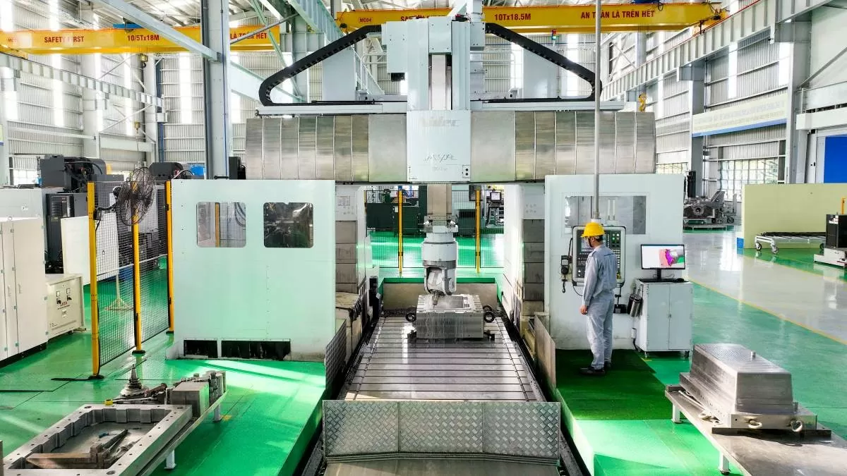 Gia công khuôn với máy phay giường 5 trục. Ảnh THACO INDUSTRIES