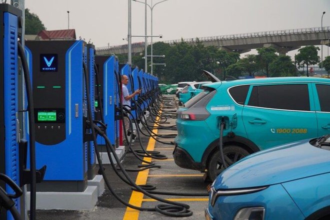 Trạm sạc phủ khắp, người dùng yên tâm chuyển đổi xanh