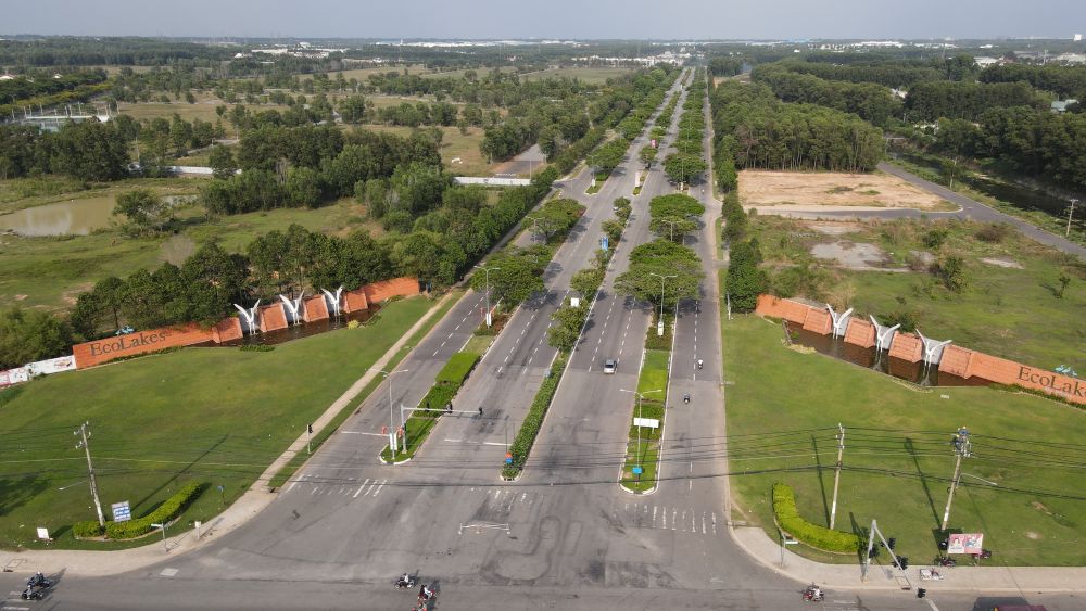Đoạn 10 làn xe trùng với Vành đai 4 TPHCM đã được xây dựng khoảng đưa vào sử dụng nhiều năm nay. Ảnh: Đình Trọng
