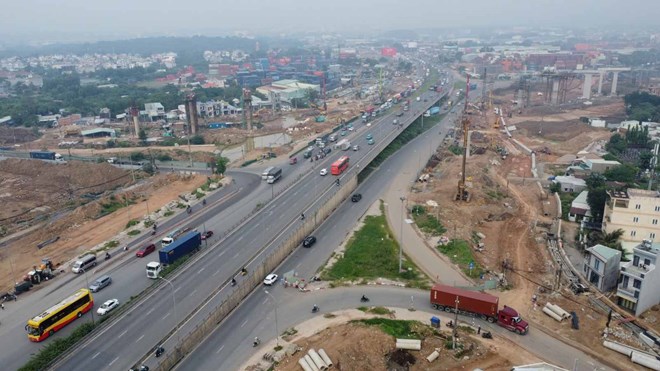 Tạm mở nút giao ngã ba Tân Vạn đi vào ĐT 743, các xe lưu thông thuận tiện hơn