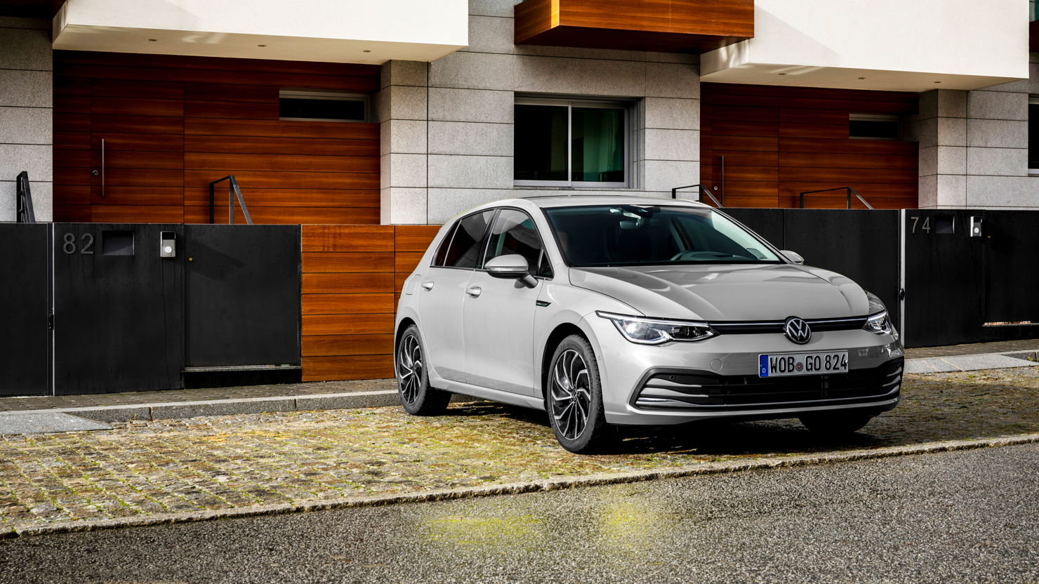 Volkswagen Việt Nam chính thức mở đặt cọc cho dòng xe VW Golf - biểu tượng huyền thoại trong phân khúc hot hatch hiệu năng cao, nhập khẩu nguyên chiếc từ Đức.