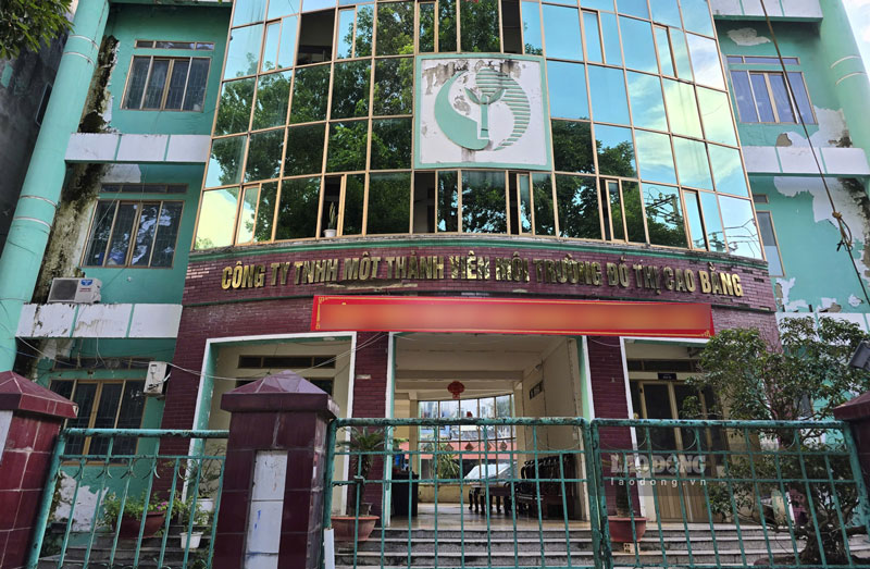 Công ty Đầu tư phát triển và Môi trường tỉnh Cao Bằng (đổi tên năm 2011) là chủ đầu tư kiêm thi công tại loạt dự án xử lý rác thải đang bỏ không, lãng phí trên địa bàn. Ảnh: Tân Văn