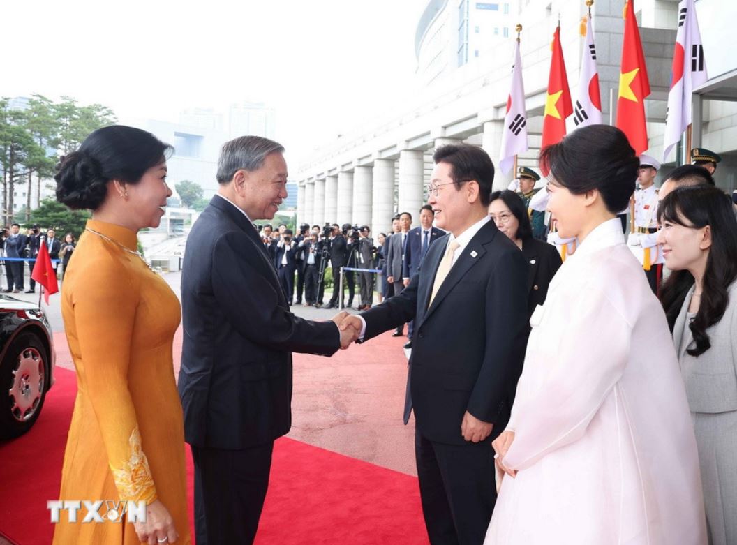 Tổng thống Đại Hàn Dân Quốc Lee Jae Myung và Phu nhân. Ảnh: TTXVN