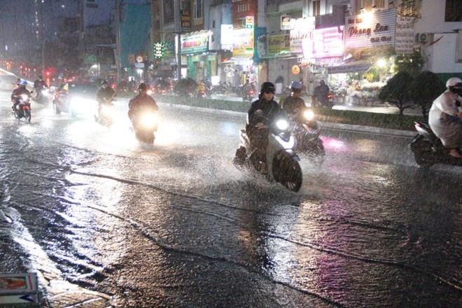Dự báo khu vực mưa to nhất từ chiều đến đêm nay