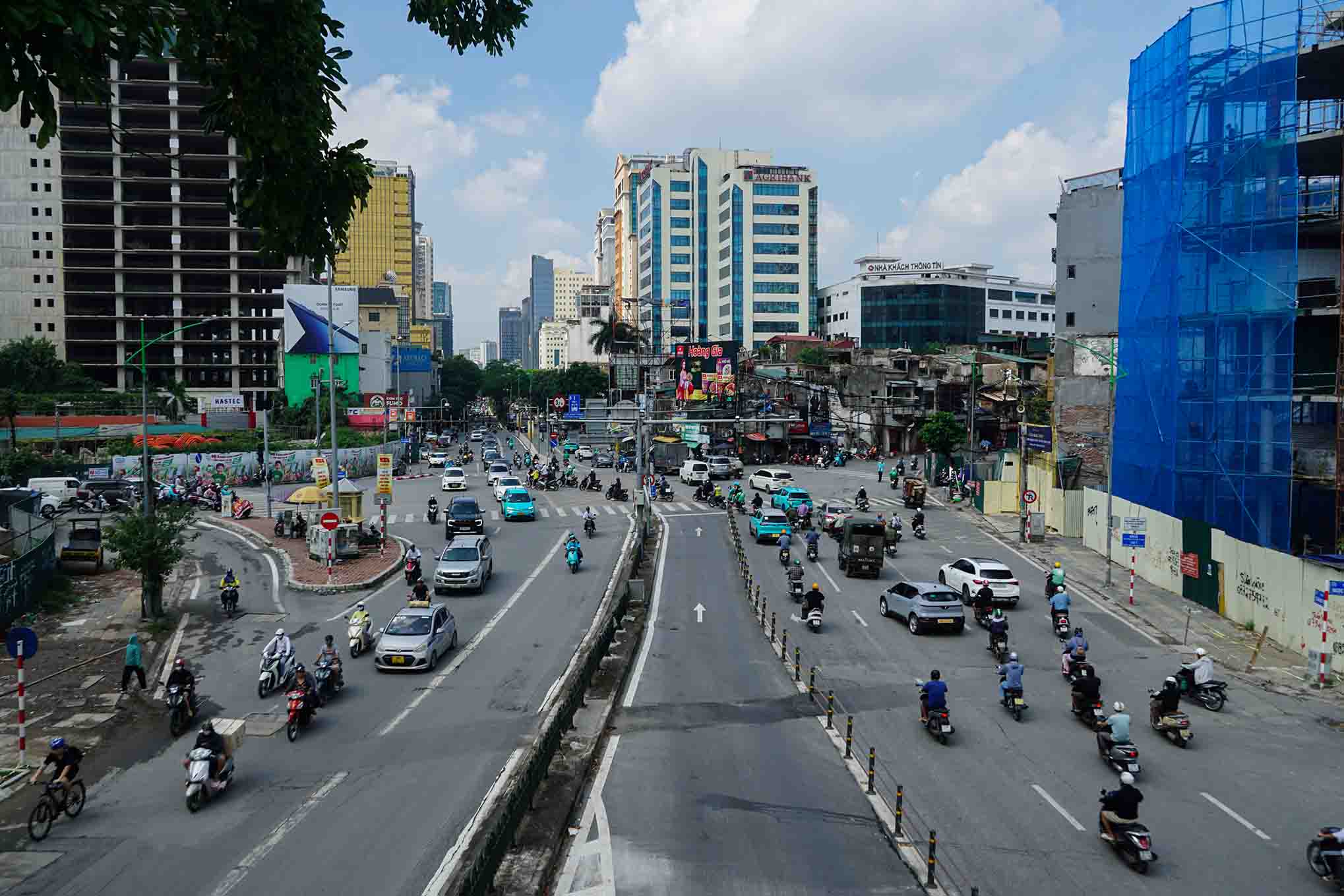 Vị trí xây dựng cầu vượt nút giao Láng Hạ - Đê La Thành. Ảnh: Hữu  Vũ
