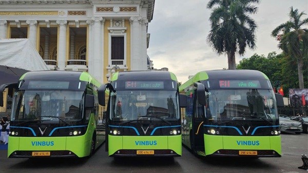 Hà Nội khai trương tuyến buýt điện E11 kết nối Lăng Bác – Hồ Gươm