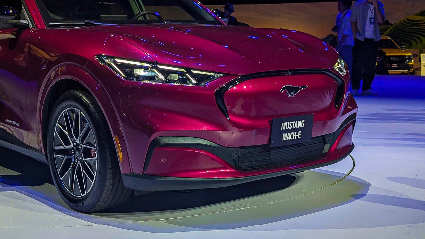 Hệ thống trạm sạc được Ford thiết lập tại các đại lý ở Việt Nam, không chỉ dùng cho các mẫu xe Ford mà cho các thương hiệu khác.