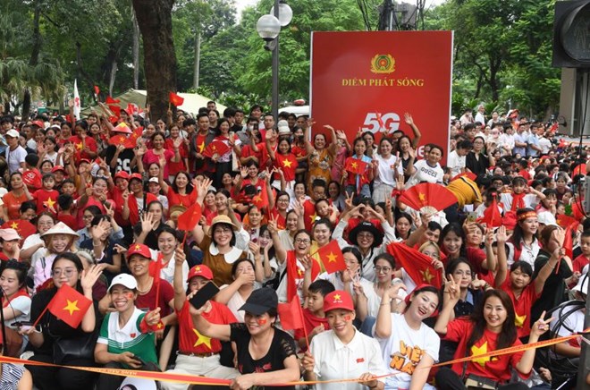 Du khách đổ về đón đại lễ, cơ hội vàng cho ngành du lịch Thủ đô