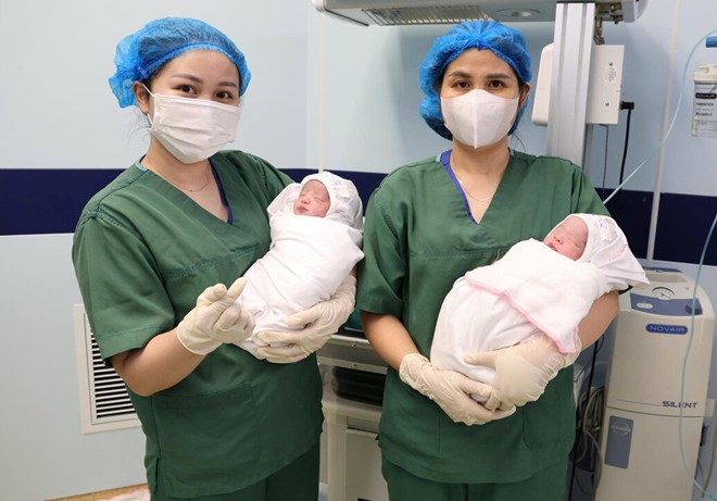 Một bệnh viện tuyến tỉnh chào đón em bé thứ 1.000 và 1.001 chào đời nhờ kỹ thuật IVF