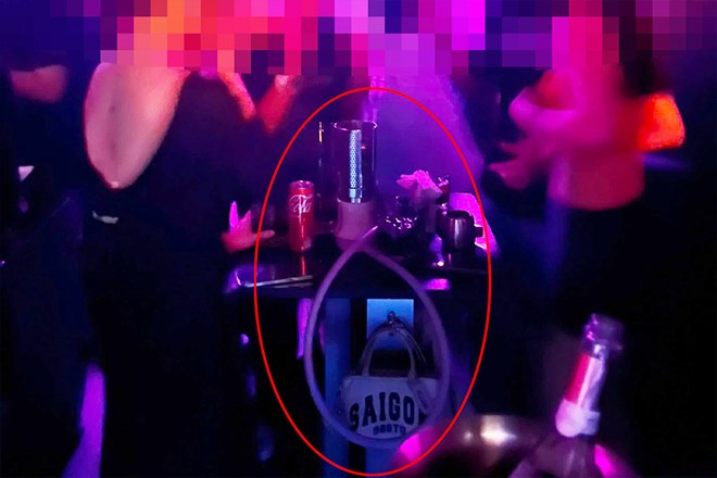 Bóng cười dần vắng bóng, shisha và thuốc lá điện tử lại tràn trong bar kín ở TPHCM