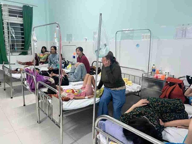 Vụ tiệc tân gia gây ngộ độc, nhiều bệnh nhân vẫn đang tích cực điều trị