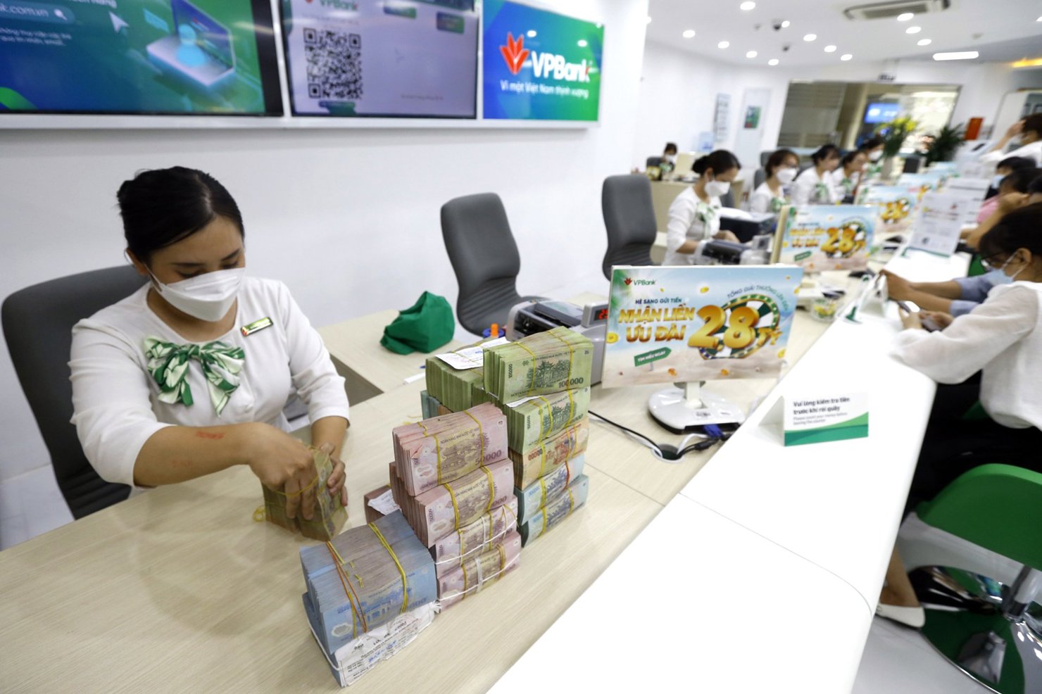 Từ năm 2026, xếp hạng tín nhiệm bắt buộc với TPDN riêng lẻ bán cho nhà đầu tư cá nhân chuyên nghiệp. Ảnh Duy Chí