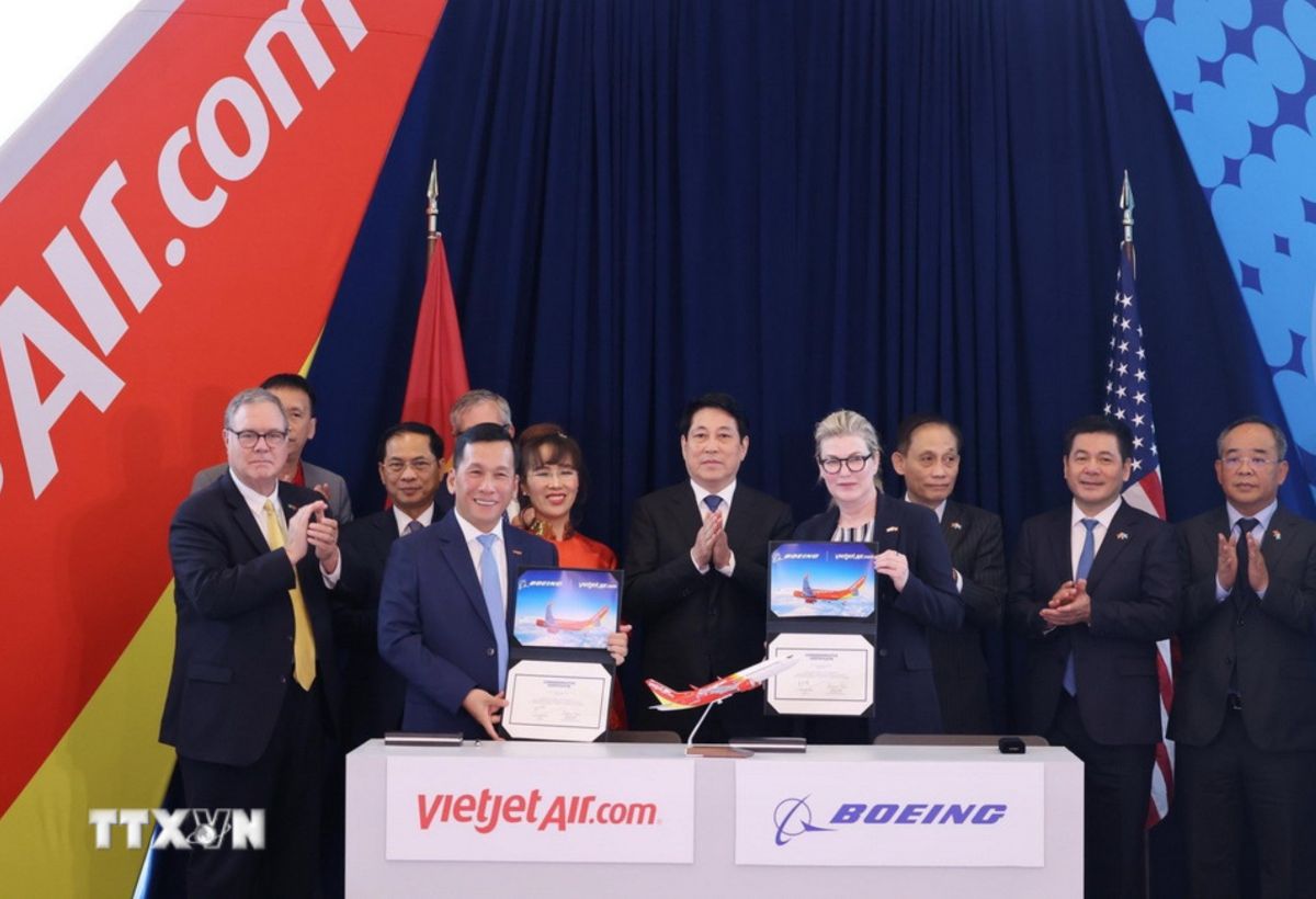 Chủ tịch nước chứng kiến Lễ ký kết bàn giao máy bay giữa Boeing và VietjetAir. Ảnh: TTXVN