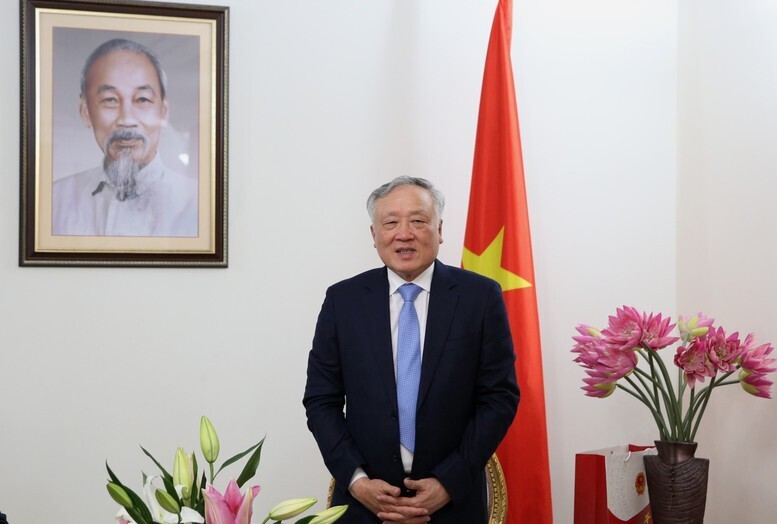 Phó Thủ tướng Thường trực Chính phủ Nguyễn Hòa Bình phát biểu tại Đại sứ quán Việt Nam tại UAE - Ảnh: VGP/Nguyễn Hoàng