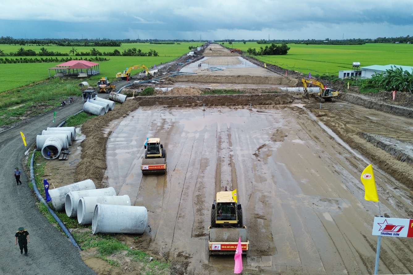Cao tốc Châu Đốc - Cần Thơ - Sóc Trăng. Ảnh: Tạ Quang