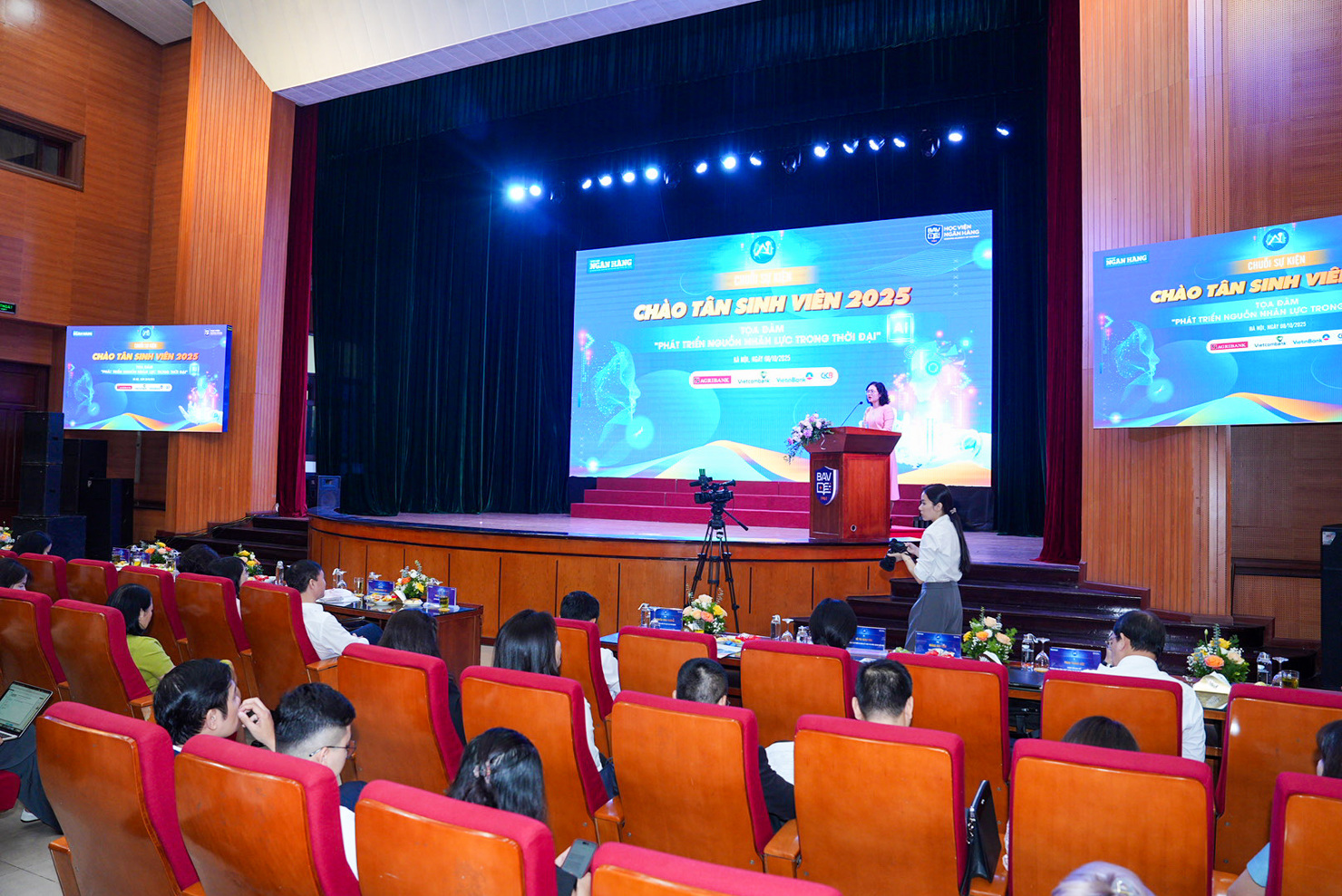 Tọa đàm “Phát triển nguồn nhân lực trong thời đại AI” do Thời báo Ngân hàng phối hợp với Học viện Ngân hàng tổ chức.