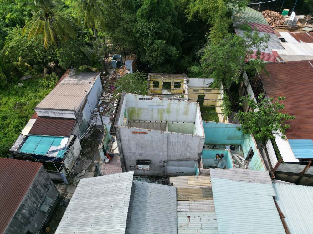 Cách đó khoảng 4 km, nhiều hộ dân ở gần khu vực ngã tư Bình Thái đang bàn giao mặt bằng để thi công đoạn 2.