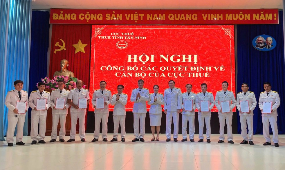 Tập thể Ban Lãnh đạo Thuế tỉnh Tây Ninh  quyết tâm hoàn thành vượt mục tiêu tăng trưởng chung của toàn ngành (25%) về số thu ngân sách cả năm. Ảnh: TL