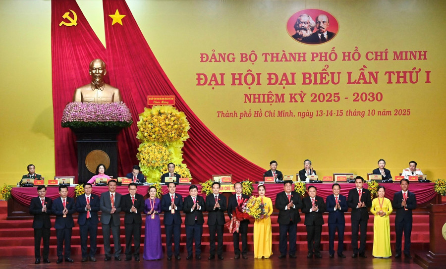 Ủy ban Kiểm tra Thành ủy TPHCM nhiệm kỳ 2025 - 2030 ra mắt đại hội. Ảnh: BTC.