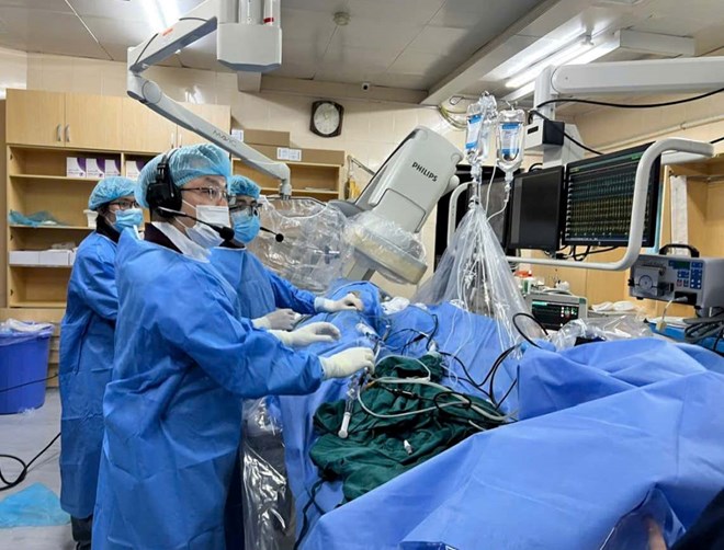 Trước đề xuất sáp nhập Bệnh viện E, Bệnh viện Bạch Mai đẩy mạnh tuyển dụng