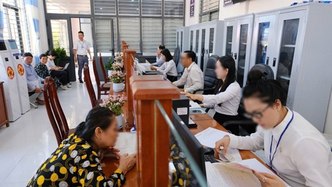 Nghiên cứu bỏ quy định hạng chức danh nghề nghiệp, đổi mới cơ chế tiền lương