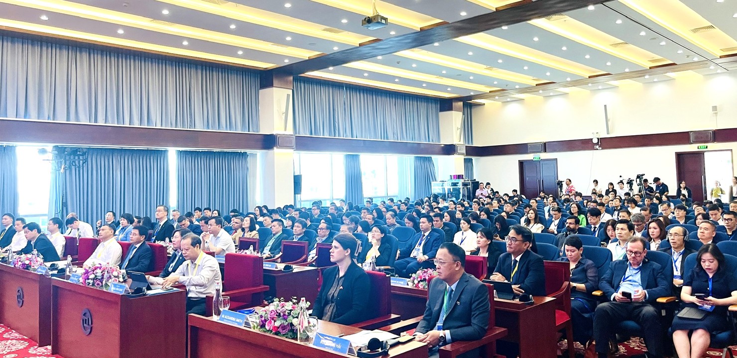 Hội nghị thu hút hàng trăm đại biểu thuộc các tổ chức quốc tế, các công ty quản lý quỹ, các thành viên thị trường