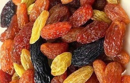 Thải độc cơ thể bằng nước nho khô ngâm
