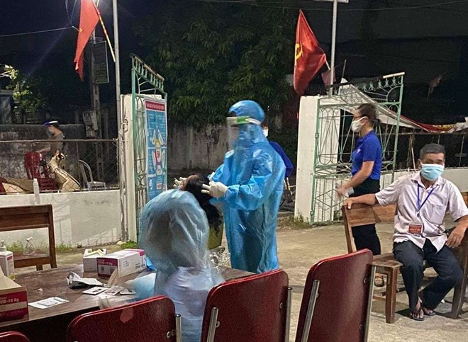 Y bác sĩ Bệnh viện đa khoa Đô Lương mỏi mòn chờ chế độ chống dịch COVID-19