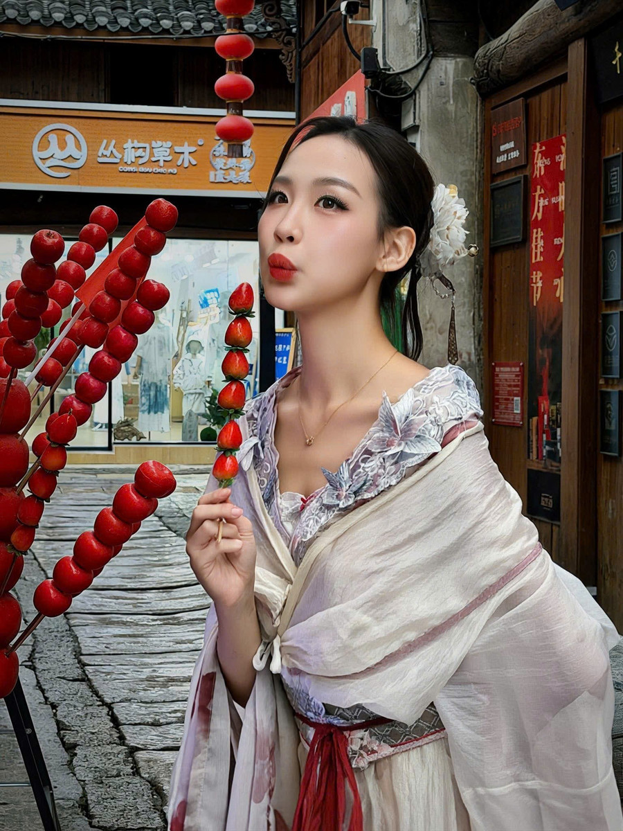 hh-bao-ngoc-3.jpg