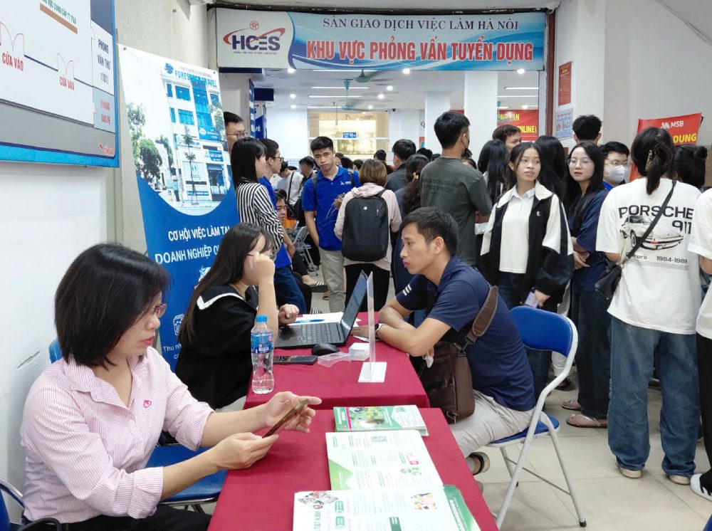 Tháng 9.2025, Hà Nội sụt giảm mạnh nhu cầu tuyển dụng lao động phổ thông. Ảnh: Quỳnh Chi