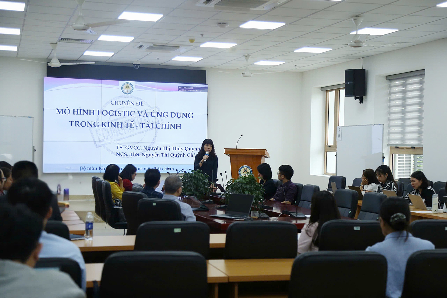 Các seminar được tổ chức hàng tuần từ ngày 26/10 đến 14/12.