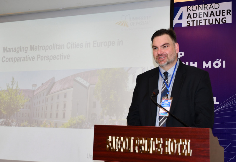 Chuyên gia quốc tế đóng góp ý kiến tại hội thảo. Ảnh: Minh Khuê.