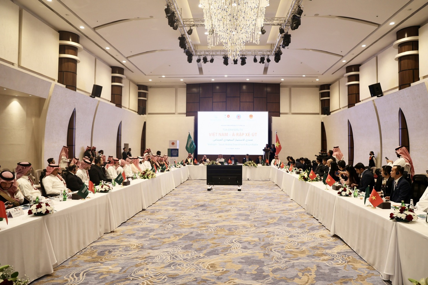 Tọa đàm thu hút các tập đoàn lớn trong các lĩnh vực năng lượng, tài chính, bất động sản, và nông nghiệp công nghệ cao đang quan tâm đầu tư tại Việt Nam. Ảnh: VGP.