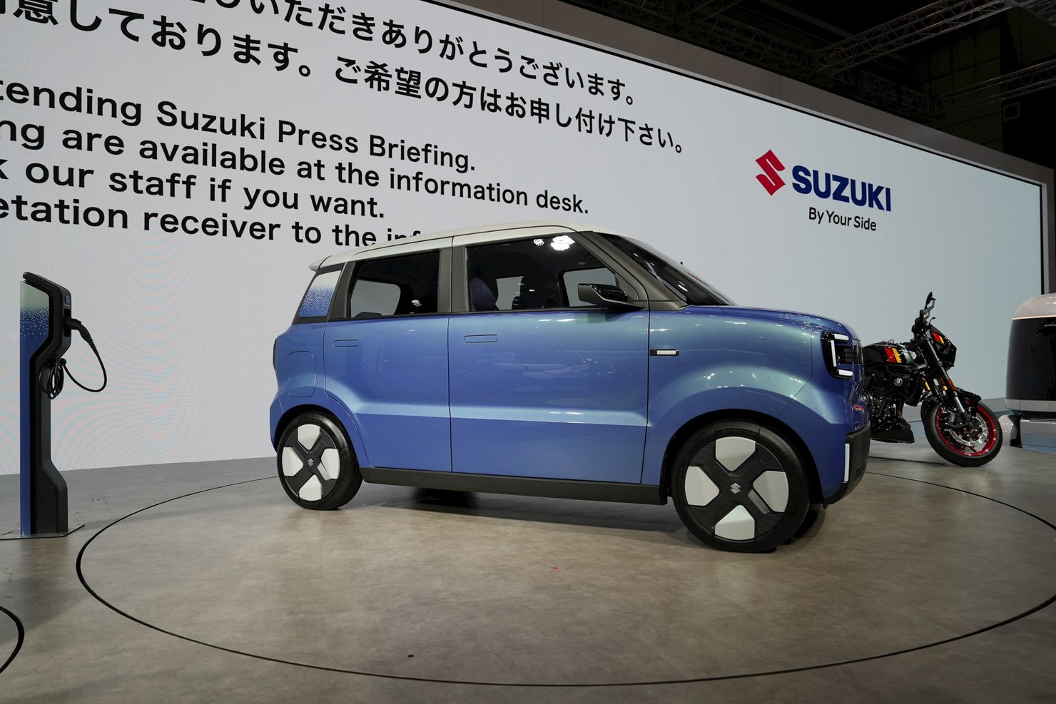 Vision e-Sky tiếp tục truyền thống thực dụng và thực tế của xe Suzuki. Ảnh: Hoàng Linh.