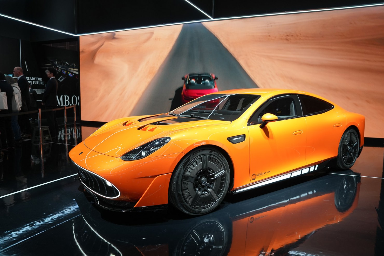 GT XX đánh dấu bước chuyển của Mercedes-AMG sang kỷ nguyên điện, dự kiến được thương mại vào năm 2026. Ảnh: Hoàng Linh.