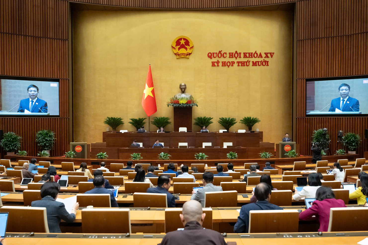 Quang cảnh phiên họp.