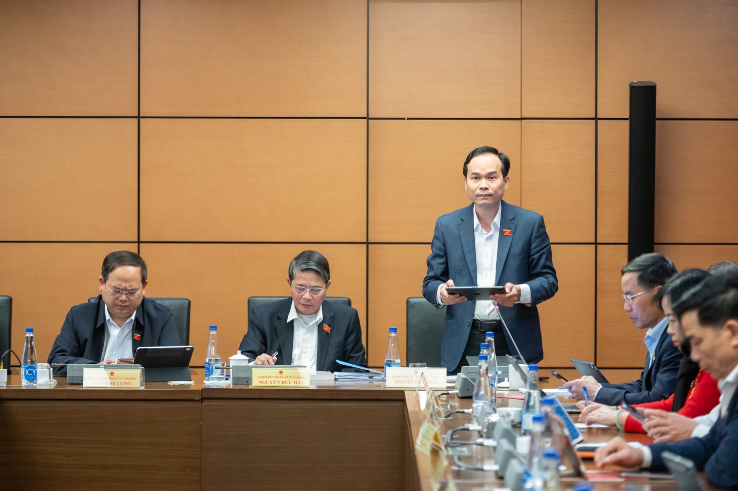 Đại biểu Nguyễn Duy Minh - Phó Trưởng Đoàn đại biểu Quốc hội TP. Đà Nẵng thảo luận.