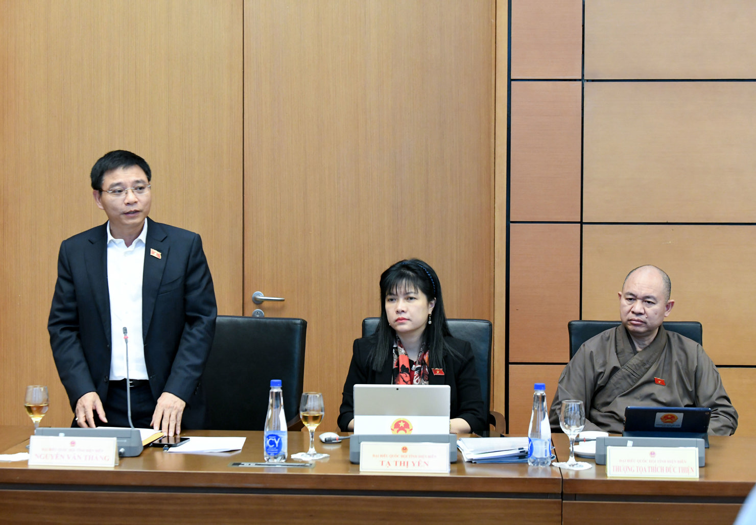 Bộ trưởng Bộ Tài chính Nguyễn Văn Thắng làm rõ nhiều nội dung đại biểu Quốc hội quan tâm.