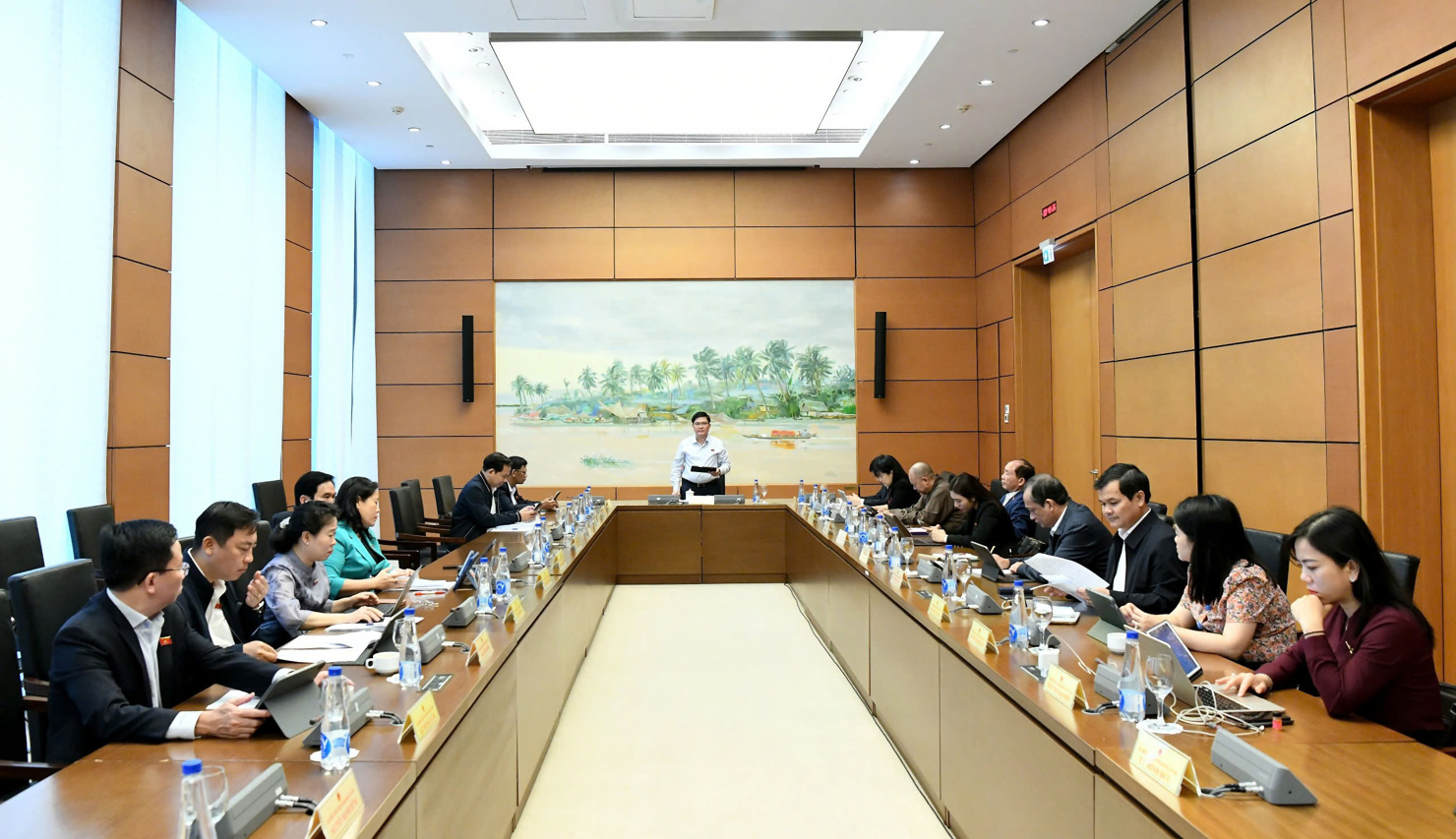 Quang cảnh phiên thảo luận tại Tổ 11.