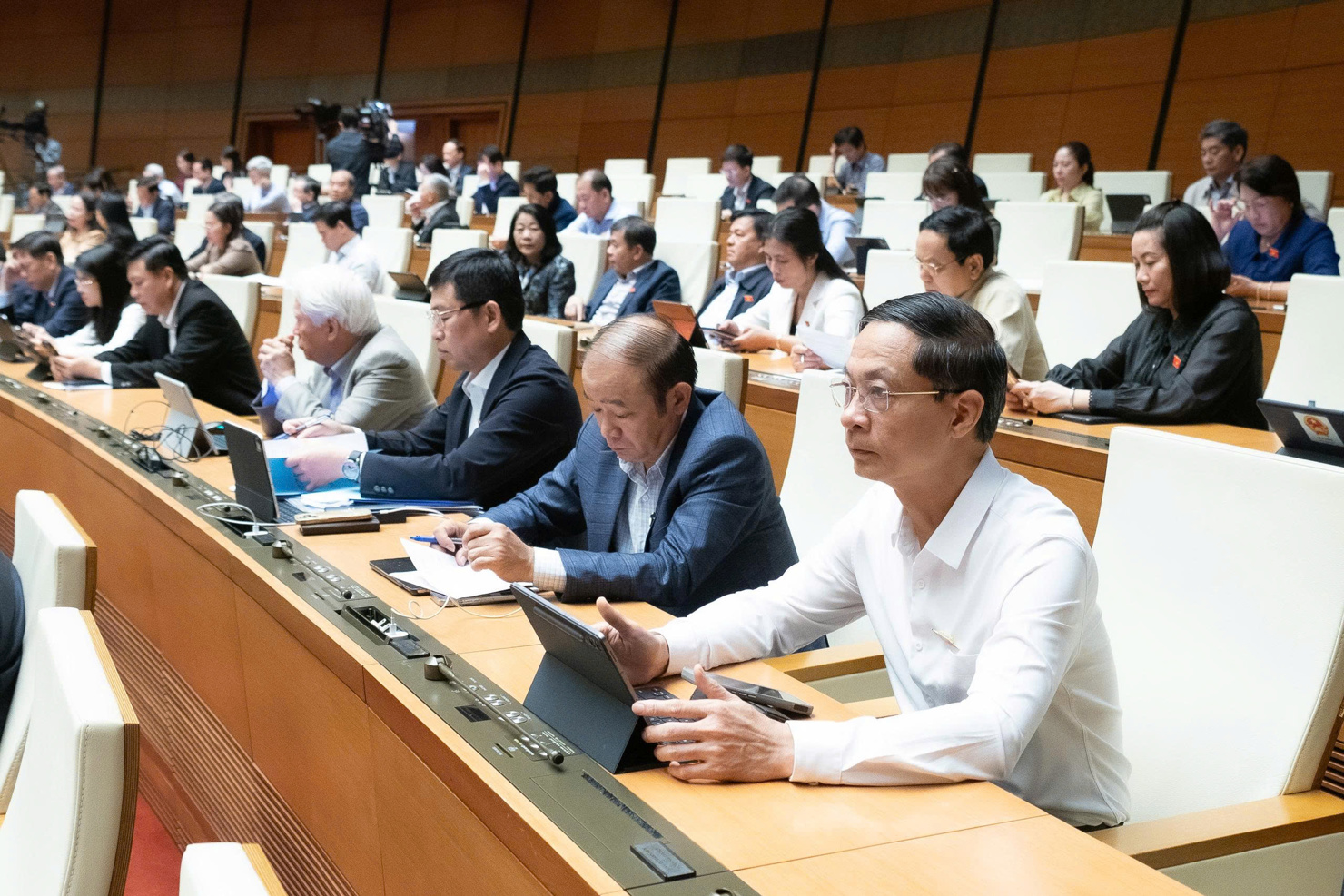 Các đại biểu tại phiên họp.