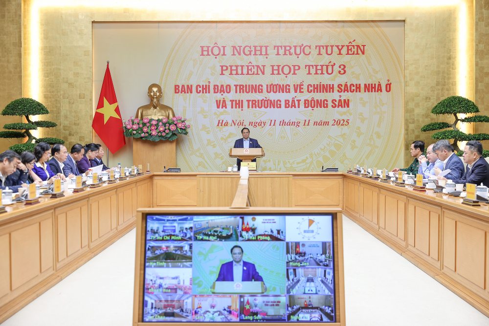 Thủ tướng Chính phủ chỉ rõ giá nhà ở tại các đô thị lớn như Hà Nội, TPHCM, Đà Nẵng… vẫn cao hơn nhiều so với thu nhập của người dân. Ảnh: VGP