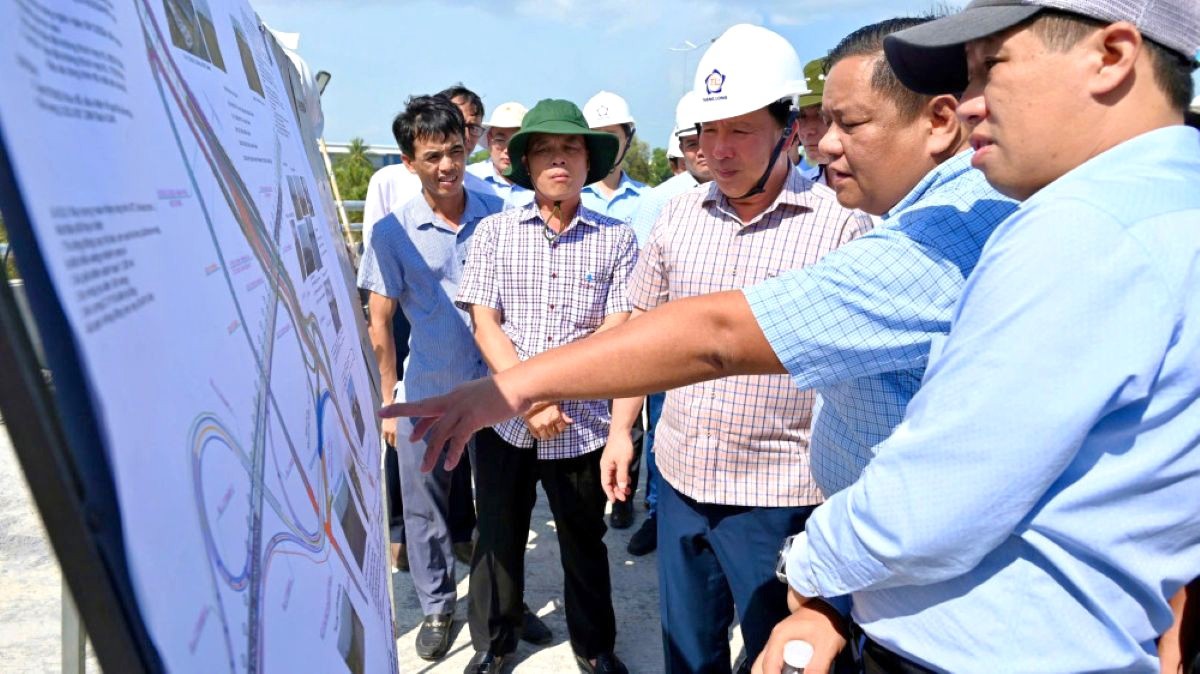 Chủ tịch UBND tỉnh Tây Ninh Nguyễn Văn Út kiểm tra tiến độ dự án đầu tư công. Ảnh: VP